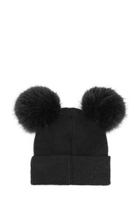 Cappello di lana nera con due grandi pompon fluffy posizionati come orecchie in cima, su uno sfondo bianco.