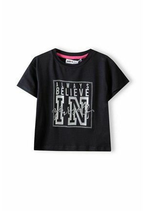 T-shirt noir à manches courtes avec un col rond, présentant un graphique blanc et rose avec l'inscription "CROIS TOI TOUJOURS" à l'intérieur d'un cadre.