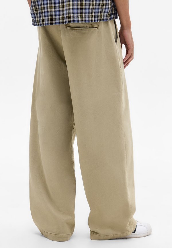 SKATE CHINO - Relaxed fit jeans - sand4