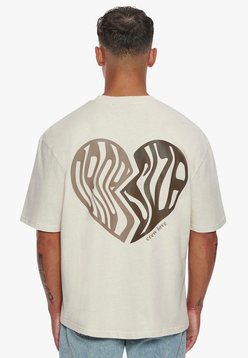 Dropsize - HEAVY CREW HEART - T-Shirt print - coconut milk, Vergrößern