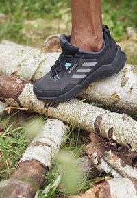 Unselected, core black grey three mint ton