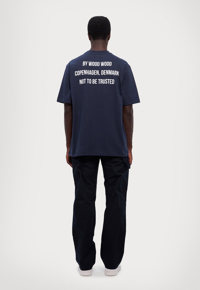 DOUBLE A BY W.W. NOT TO BE TRUSTED UNISEX - Print T-shirt - dark navy