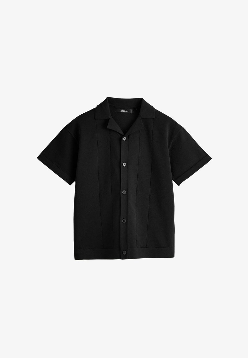 Schwarzes kurzärmeliges Hemd mit Knöpfen, Kragen und vertikalen Nahtdetails, Ansicht von vorne.