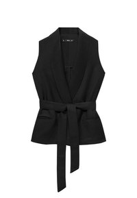 Gilet senza maniche nero con ampie rever e una lunga cintura di tessuto legata in vita, dotato di due tasche a filetto frontali.