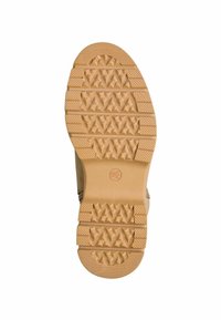 Gummistiefelsohle mit einem strukturierten, gemusterten Design, das dreieckige und rechteckige Griffe in Tan-Farbe aufweist. Robuste und langlebige Konstruktion.