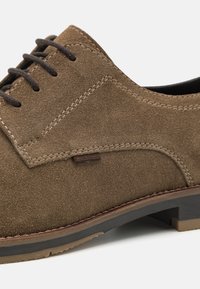 Pier One LEATHER - Fűzős cipők - taupe