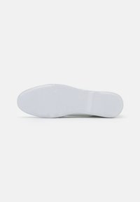 Pier One Sapatilhas - white