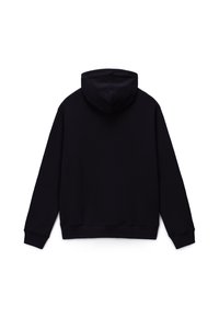 Sort langærmet hættetrøje med hætte, ribstrikkede manchetter og kant, vist bagfra på en ensfarvet hvid baggrund.