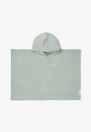 Kapuzeponcho in Hellgrün mit weißen vertikalen Streifen, aus strukturiertem Stoff und mit einem kleinen Logo auf der Brust.