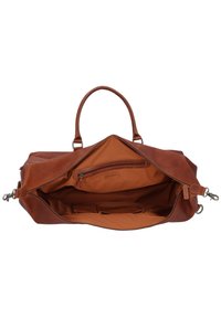 Bruine leren sporttas met een gladde buitenkant, ritssluiting en een interieur met een ritsvak en meerdere compartimenten.