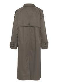 Dlouhý khaki trenčkot z texturované tkaniny. Má zadní plášť, zapínání na knoflíky a knoflíkové manžety na rukávech.