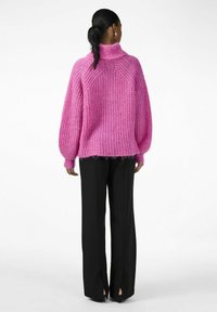 YAS YASLAMBI - Strikkegenser - fuchsia fedora