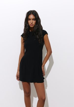 PULL&BEAR SHORT GATHERED DRESS - Robe de jour - black