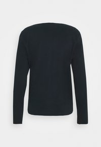 Camisa preta de mangas compridas com um design simples, gola redonda e tecido macio. Apresenta um corte reto e sem padrões ou detalhes visíveis.