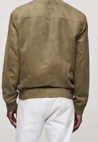 Mango Imitatieleren jas - khaki