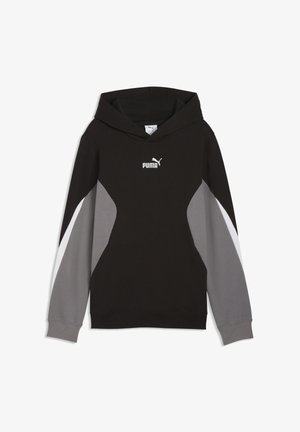 Juodas Puma džemperis su pilkais ir baltais spalvų blokais rankovėse ir baltu Puma logotipu ant krūtinės, parodytas išlygintas baltoje fone.