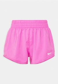 Vaaleanpunaiset urheilushortsit, jotka on valmistettu sileästä kankaasta ja joissa on joustava vyötärö. Alhaalla edessä on pieni valkoinen Nike-logo.