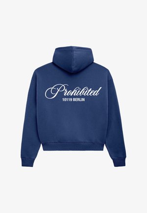 Hanorac cu glugă bleu marin, decorat cu text alb cursiv care spune "Interzis" și cu "10119 BERLIN" dedesubt, confecționat dintr-un material moale.