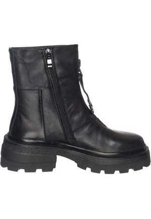 Bottine en cuir noir avec semelle crantée épaisse et fermeture éclair latérale, conçue pour un style robuste et un port facile.