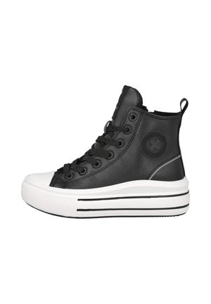 Zapatilla alta negra hecha de cuero texturizado, con una suela de goma blanca con rayas negras y un logotipo redondo en el costado.