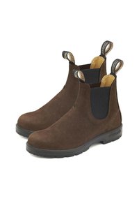 Stivaletti alla caviglia in suede marrone con pannelli laterali elastici, linguette per facilitare la calzata e suole in gomma testurizzata per una migliore aderenza. Design classico Chelsea.