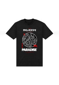 Černé bavlněné tričko se světlým grafickým potiskem bílého draka v kruhovém designu, červenými akcenty a textem "MELROSE PARADISE" tučnými písmeny.