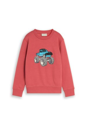 Sweat-shirt rouge à manches longues avec un motif de monster truck bleu avec de gros pneus au centre avant.