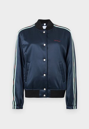 Satenasta mornarsko modra bomber jakna z črnim rebrastim ovratnikom in robom, srebrnimi zapenjalnimi gumbi, svetlo modrimi črtami ter logotipom »Off-White« na rokavih in prsih.