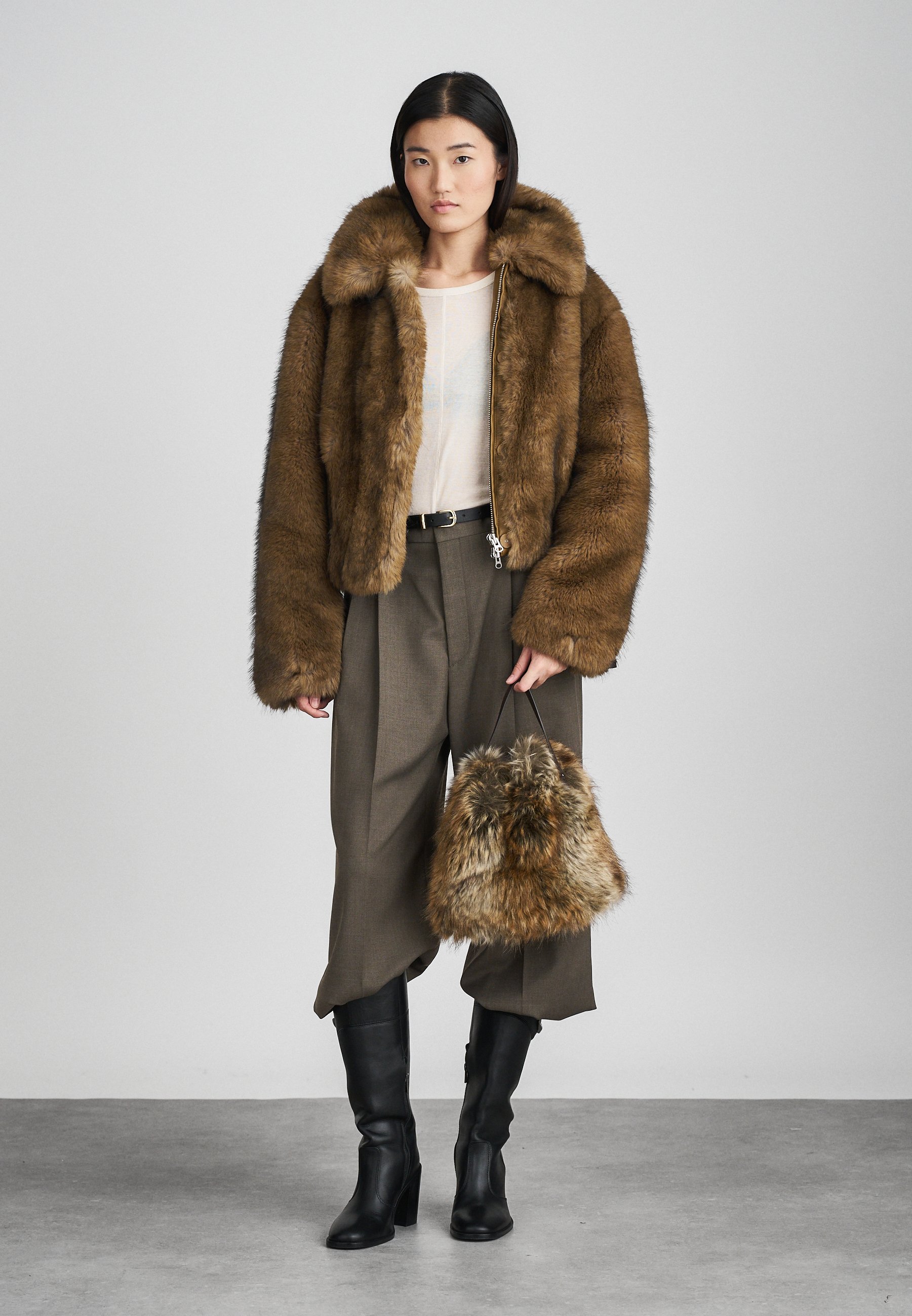 Maison Margiela フェイクスエード ヴィンテージ風 ボディバック Maison Margiela フェイクスエード ヴィンテージ風 ボディバック