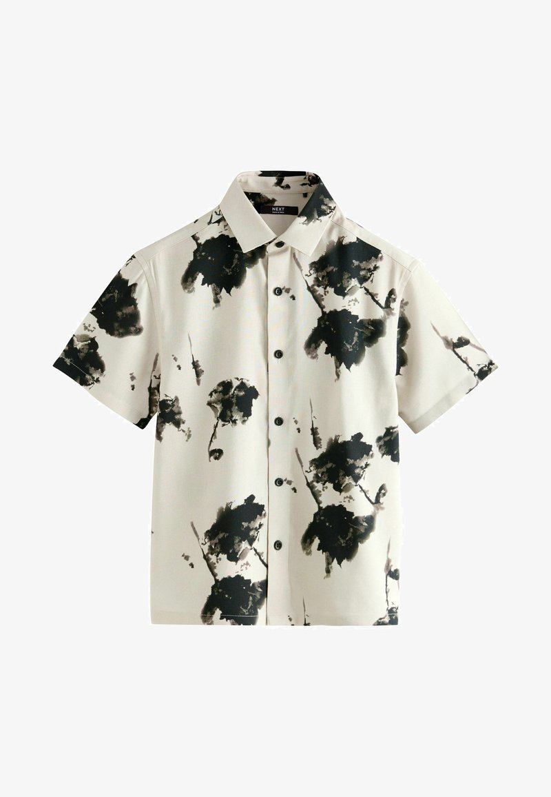 Kreemivärviline lühikeste varrukatega särk musta abstraktse lillemustriga, millel on terav krae ja nööbiga kinnitamine.