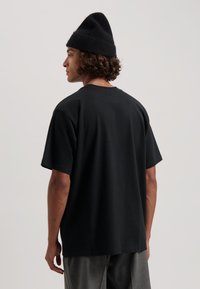Dstrezzed Základné tričko - black
