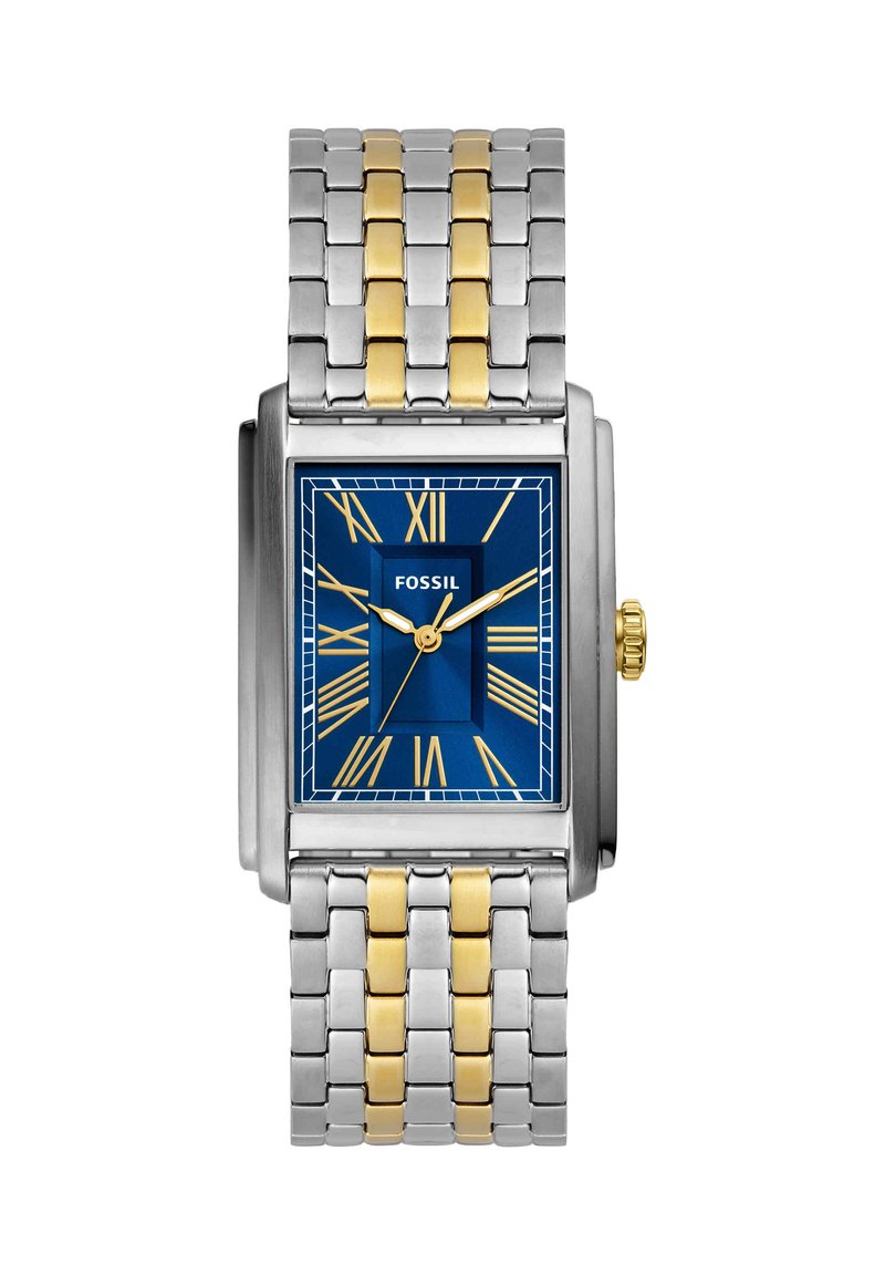 Reloj rectangular con correa metálica plateada y dorada, esfera azul, números romanos dorados, agujas doradas y logo de Fossil a las 12 en punto.