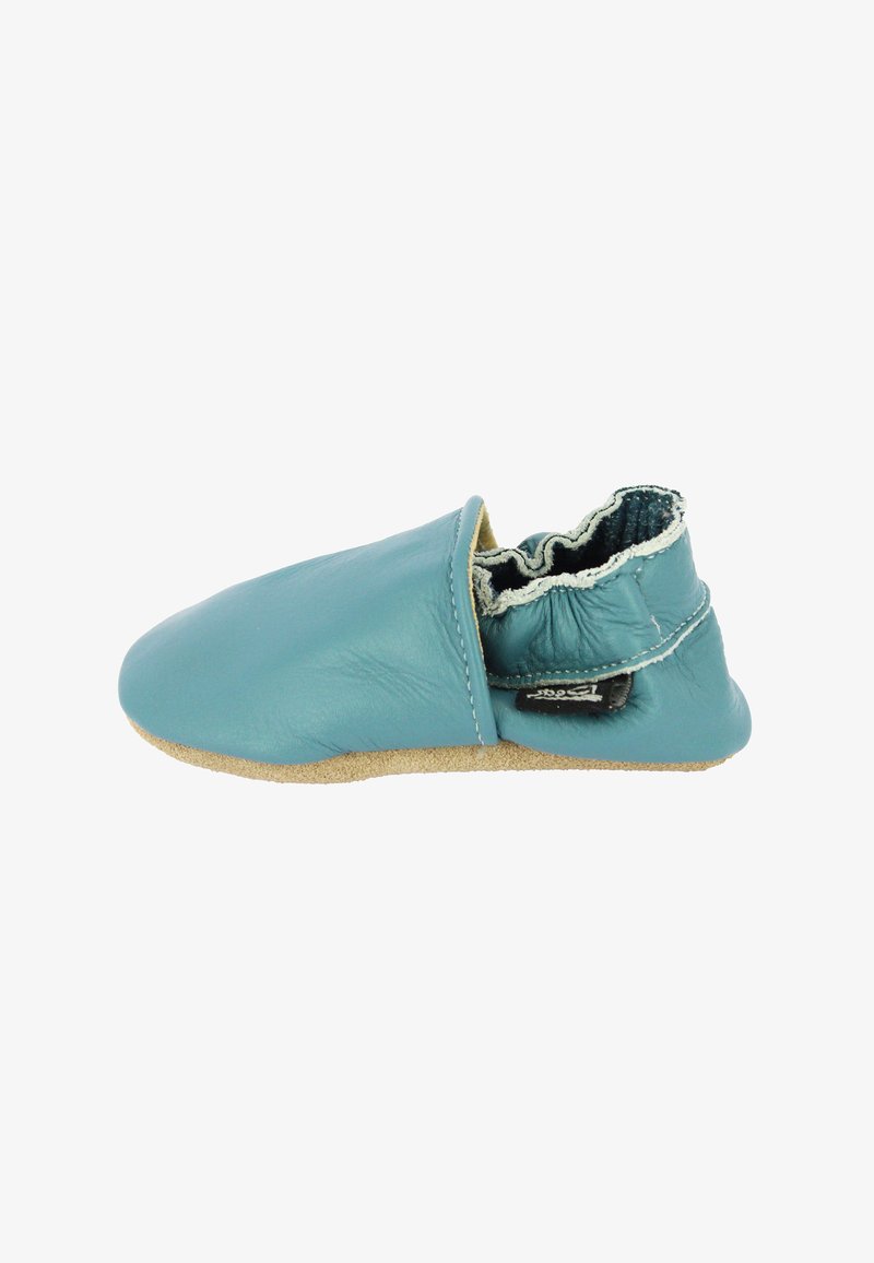 Leren slipper in teal met een zachte, gestructureerde oppervlakte. Beschikt over een verzamelde elastische kraag en een taupe suède zool voor flexibiliteit.