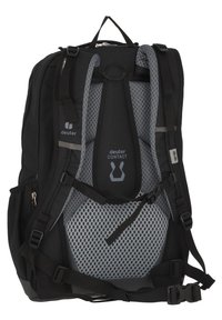 Zwarte rugzak met grijze mesh achterpaneel, verstelbare banden, meerdere vakken en het Deuter-logo. Kenmerkt zich door duurzame stof en een gestructureerd ontwerp.