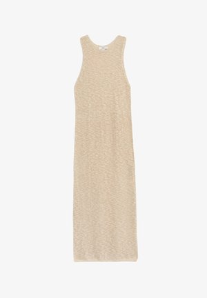 Vestido de punto en color beige claro, diseño sin mangas, que muestra un patrón texturizado. Presenta un escote redondo y cae hasta la mitad de la pantorrilla.