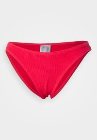 Bas de bikini rouge en tissu texturé, avec un design taille basse et une bande de taille lisse. Taille étiquetée 10, sans motifs supplémentaires.