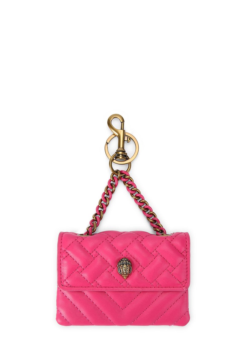 Piccola pochette imbottita in pelle rosa brillante con manico a catena in tonalità oro e anello portachiavi con chiusura.