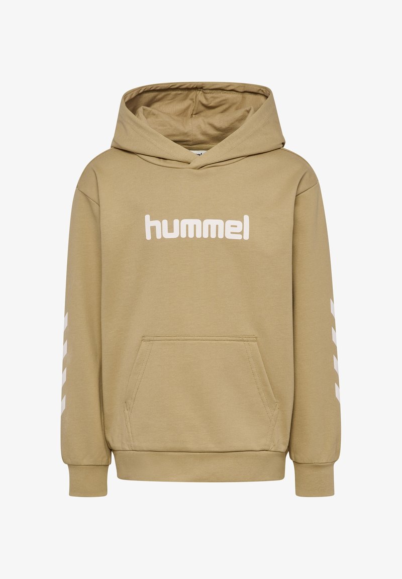 Sweat à capuche beige avec poche kangourou, logo blanc "hummel" sur la poitrine et rayures blanches en chevron sur les manches. Texture douce, coupe classique.