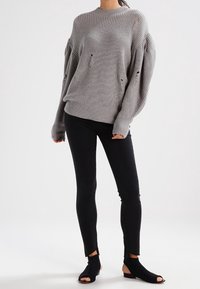 Won Hundred Trui - silver-coloured