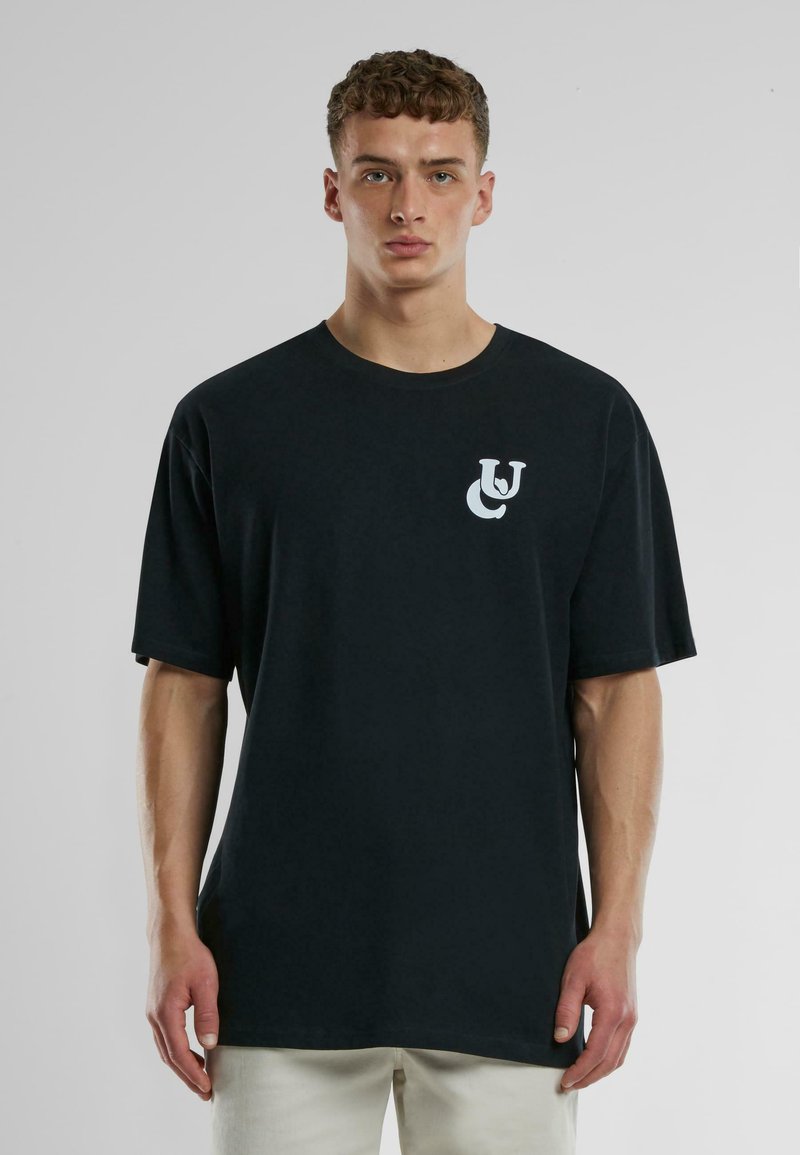 Urban Backwoods T-Shirt Uomo Methylamine Logo, 100% Cotone, Taglio Classico, Colori Brillanti