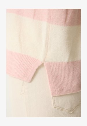 Lichtgewicht gestreepte trui in zacht crème en roze. Geribbelde manchetten en zoom, met een zijsplit voor extra detail. Gemaakt van comfortabel materiaal.
