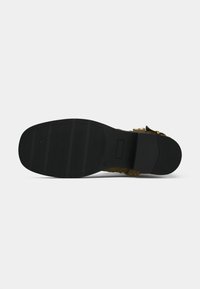 Copenhagen Shoes THE MAGIC MOVE - Kovboju/motociklistu tipa puszābaki - army green