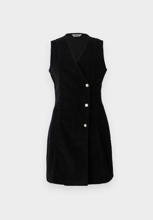 Robe sans manches en velours côtelé noir avec un design croisé, dotée d'un décolleté en V et d'accents de boutons argentés le long du devant.