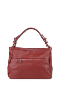 Rote Lederhandtasche mit einem verstellbaren einzigen Trageriemen und einer horizontalen Reißverschluss-Tasche auf der Vorderseite vor einem weißen Hintergrund.