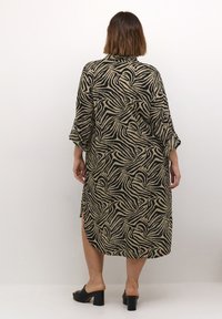Kaffe Curve KCMILLE - Abito a camicia - chinchilla black animal print