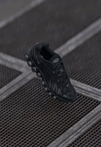 AIR MAX DN8 SE - Tossud - black/metallic dark grey/anthracite