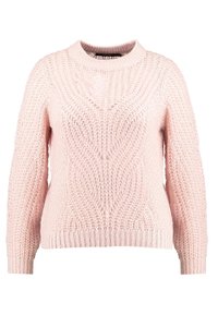 Pull rose tricoté avec un motif texturé en torsades, un col rond côtelé et des manches longues. Le tissu semble doux et confortable.