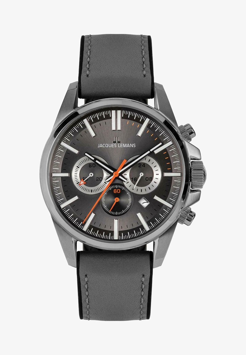 Kronografur med grå metalhus, grå læderrem, sort og grå urskive, orange accenter og tre underure til tidsmåling.
