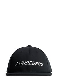 Svart keps av tyg med platt skärm. Har vit broderad text "J. LINDEBERG" på framsidan. Har ventilationshål och en strukturerad krona.