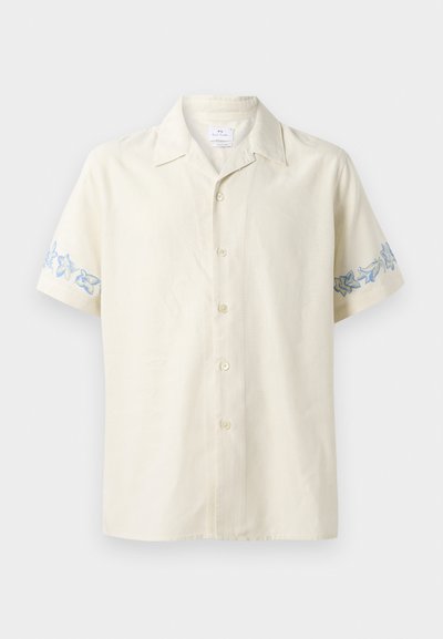 Cămașă cu mâneci scurte, de culoare bej deschis, confecționată dintr-un material moale, având broderie florală albastră pe mâneci și un sistem de închidere cu nasturi.